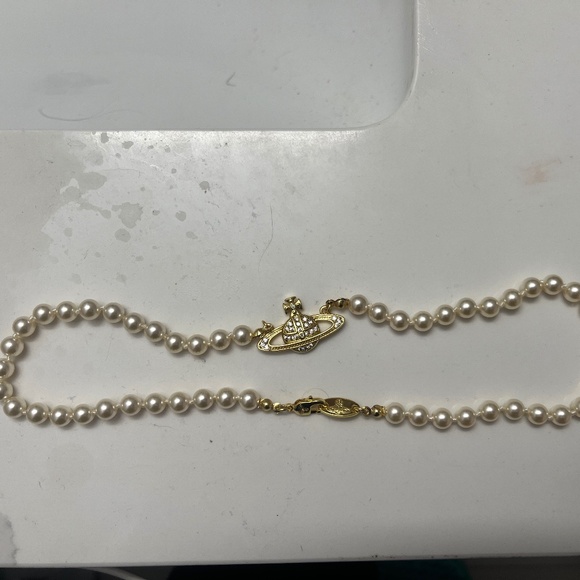 Vivienne Westwood Jewelry - Vivienne Westwood pearl necklace